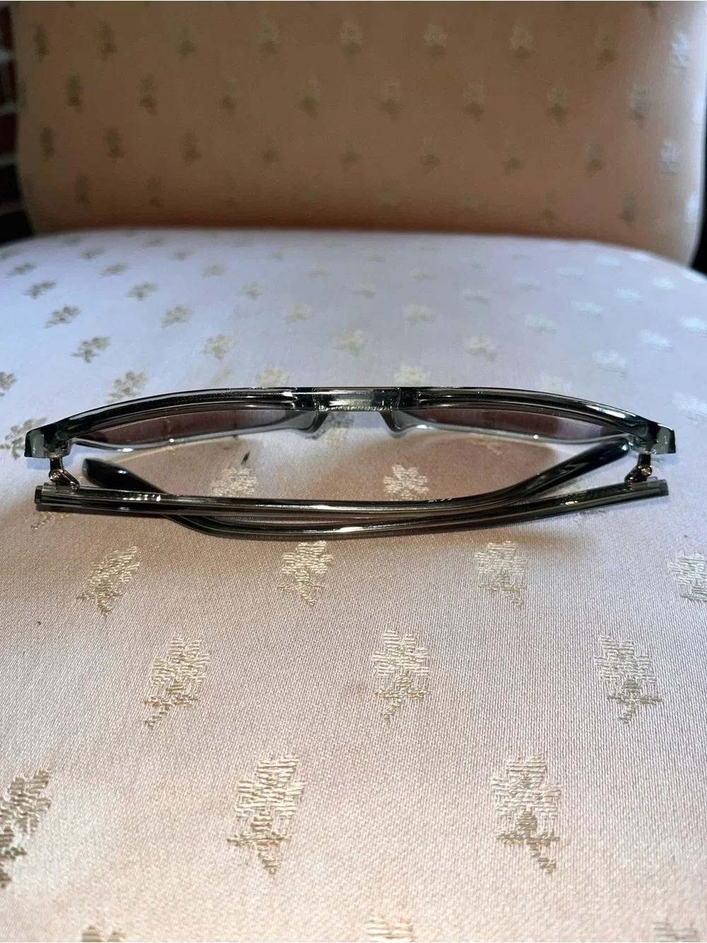 Quay On The Fly sunglasses excellent condition